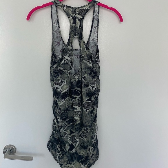 Animal print athletic muscle tee tank top - Picture 2 of 3